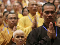 Các đại biểu tại lễ khai mạc Vesak 2008 (ảnh VietnamNet)