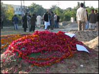 منیر نیازی کی قبر