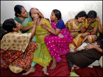 بھگدڑ میں ہلاک ہونے والوں کے رشتے دار