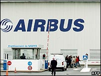 Công nhân tại nhà máy Saint Nazaire, Pháp