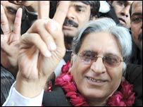 اعتزاز احسن