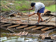 Người dân đang cố gắng sửa sang lại nhà