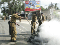 Police trying to put out fire in Ampara on 13 August
