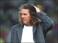 Huấn luyện viên của UAE, Bruno Metsu