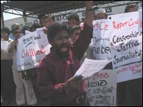 Poddala Jayantha leading a protest against threats to media