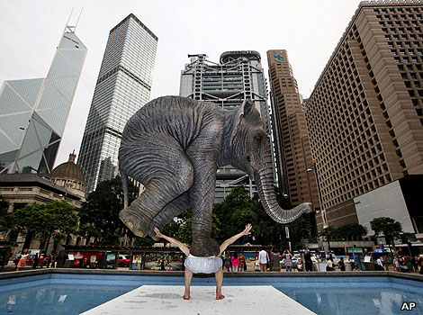 Sculpture by Fabien Merelle in Hong Kong