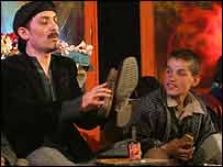 فرهاد دريا در کنار کودکان خيابانی