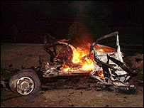 काबुल हवाई अड्डे के पास हमले के बाद जलती कार
