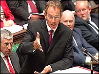 Blair, Avam Kamarası'nda soruları yanıtlıyor