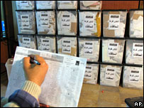 Một viên chức bầu cử ở Baghdad