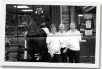 Bourbon y ceffyl, Gary Jones, Catherine, Leslie a Beth.