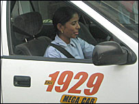 महिला टैक्सी ड्राइवर 