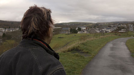 John Cale gyda Garnant yn gefndir (llun:Bevis Bowden)