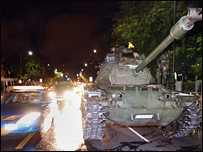 Xe tăng trên đường phố ở Băng Cốc