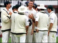 मैकग्रा चोट से परेशान हैं