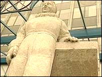 Amy Johnson statue in Hull city centre