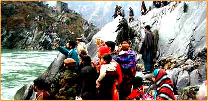 ’میرے بھی ہیں کچھ لوگ اس پار‘