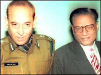 डब्ल्यूएच ख़ान और डीपी ओझा