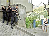 Soldados em morro do Rio de Janeiro