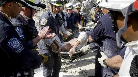 Jens Kristensen is rescued from the rubble (17 January 2010)
