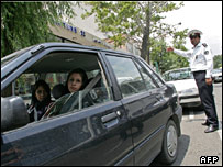 صف خودروها در برابر پمپ بنزین