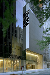 Estrutura de vidro do museu propicia uma fartura de luz