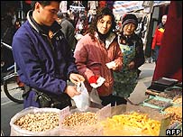 Vendedor de alimentos nas ruas de Pequim