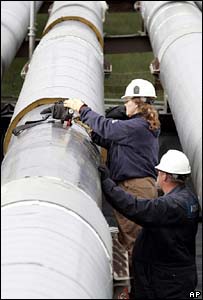 KIểm tra đường ống dẫn dầu