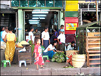 Người dân ở Yangon