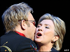 Sir Elton John và bà Hillary Clinton