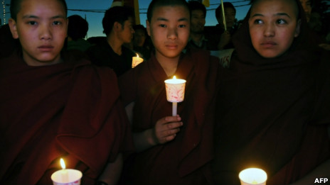 流亡藏人在印度達蘭薩拉悼念自焚身亡的藏人（20/11/2012）