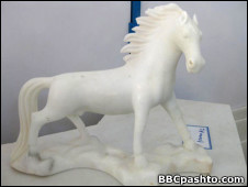 له مرمر ډبرې جوړ اس