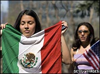 تظاهرکنندگان مکزيکی عليه لايحه تازه مهاجرت