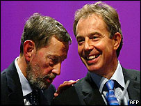 İngiltere İçişleri Bakanı David Blunkett ve Başbakan Tony Blair