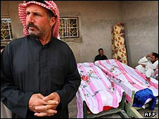 سوگواری سوری ها در کنار اجساد 