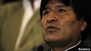 Evo Morales após pronunciamento sobre morte de Chávez (foto: Reuters)