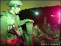 Soldados israelenses se preparam para incursão no Líbano