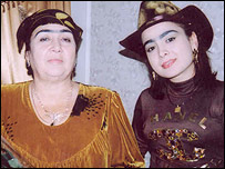 منيژه و مادرش در سفر به افغانستان