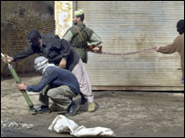 Felluce'de savaşan isyancılar