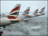 Aviões no aeroporto de Heathrow. Foto: Tim Ockenden/PA Wire 
