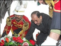 مالکی هنگام ادای احترام به گور سرباز گمنام - ژانويه 2007