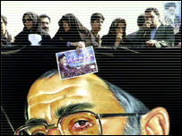 ईरान में राजनीतिक व्यवस्था जटिल है