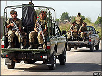 Soldados pasquitaneses em operação perto de Peshawar