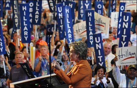 Bà Clinton đọc diễn văn