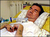 O italiano Piergiorgio Welby, antes de morrer, em hospital italiano