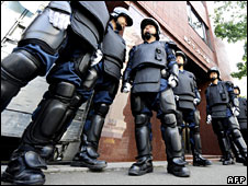 Canh gác an ninh cho hội nghị