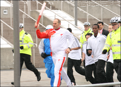 Bắt đầu hành trình rước đuốc