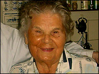 94-річна Олександра Лавришин - героїня вистави