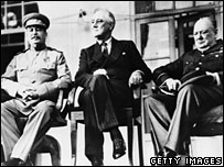 از راست به چپ: چرچیل، رزولت، استالین در اجلاس 1943 تهران