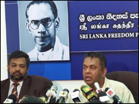 Sooriyaarachchi (L) and Samaraweera in a press conference